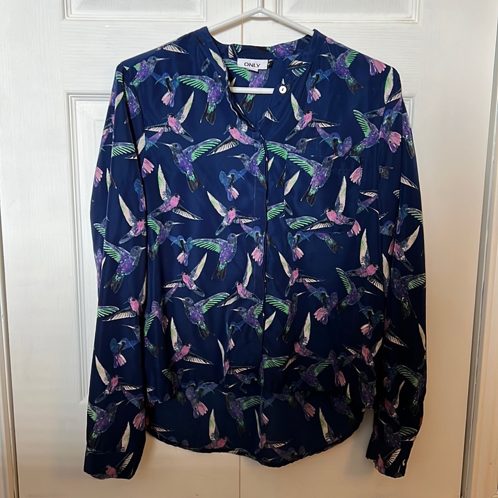 Bird patterned hi-lo blouse